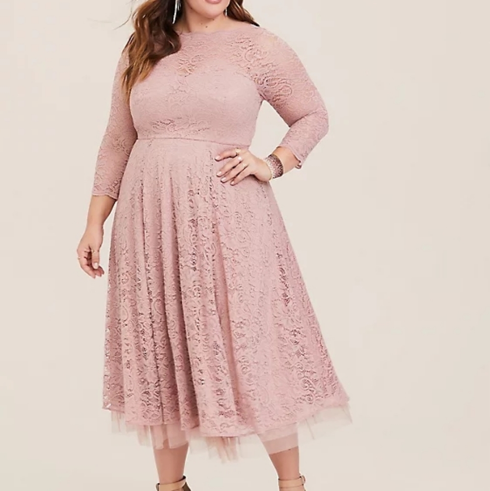 TORRID SPECIAL OCCASION BLUSH LACE MIDI DRESS